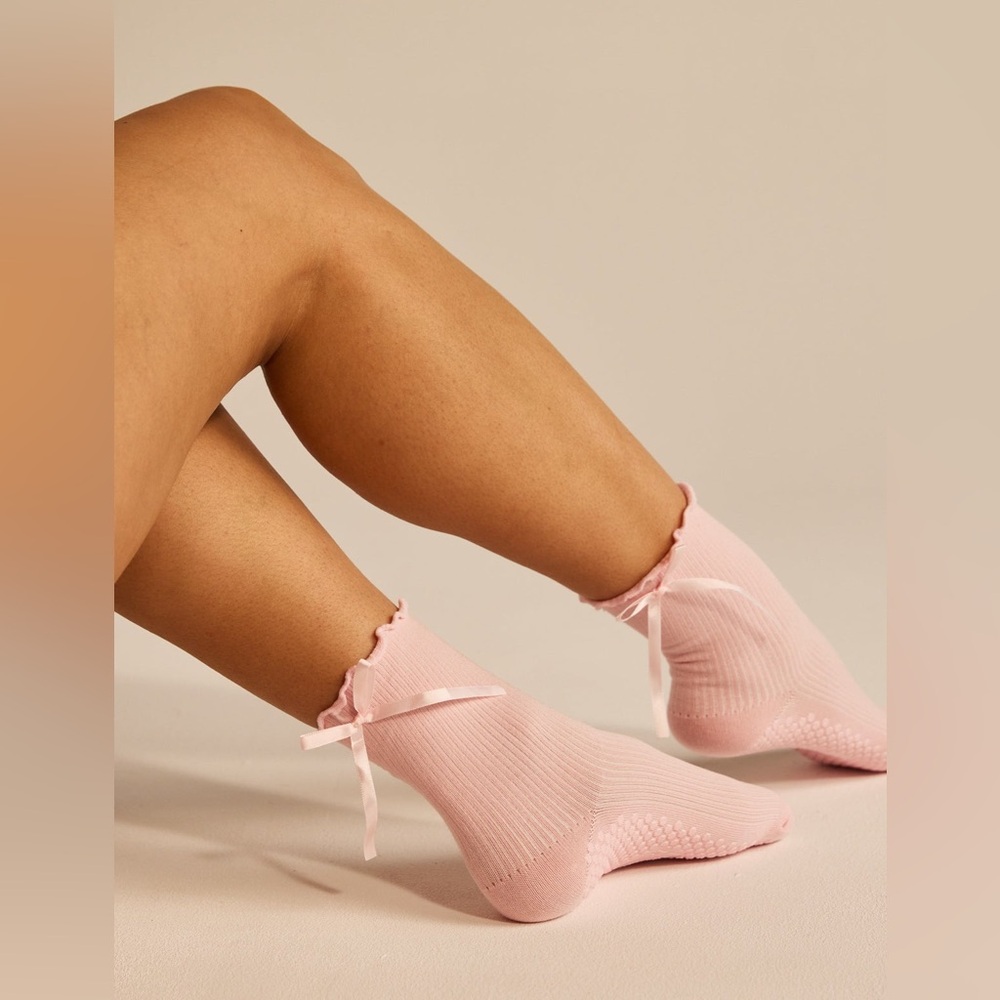 Lucky Honey - The Juliet Grip Sock - Ballet Pink - NWT
Pilates / Barre